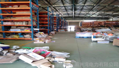 战高温斗酷暑,我们在1600平方的仓库搬上千件材料